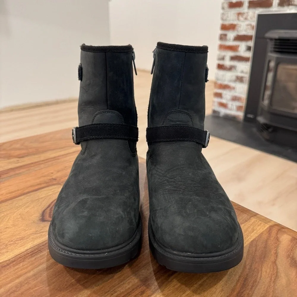 UGG Kinzey Kids 1117628K Black Nubuck Leather Moto Biker Boot Side Zip Buckle 6Y